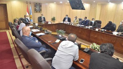 محافظ أسيوط يبحث توفير الأراضي المطلوبة لإقامة مشروعات مبادرة تطوير الريف المصري