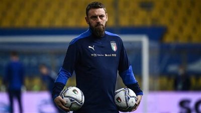 بعد تفشي كورونا في المنتخب الإيطالي.. دي روسي يدخل المشفى لإصابته بالفيروس