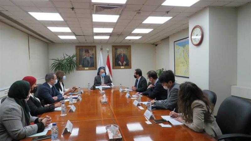 وزير المالية خلال