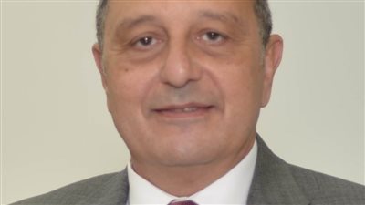 الطيار عمرو أبو العينين قائمًا بأعمال رئيس القابضة لمصر للطيران