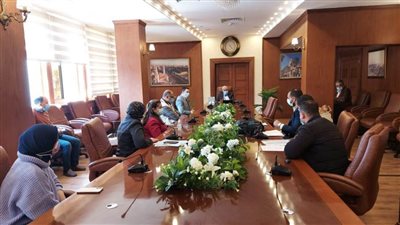 محافظ بورسعيد يتابع سير العمل فى إنشاء محطتين وقود