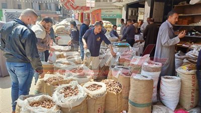 إقبال متوسط على ياميش رمضان بالدقهلية.. وزفة مزمار بشوادر 