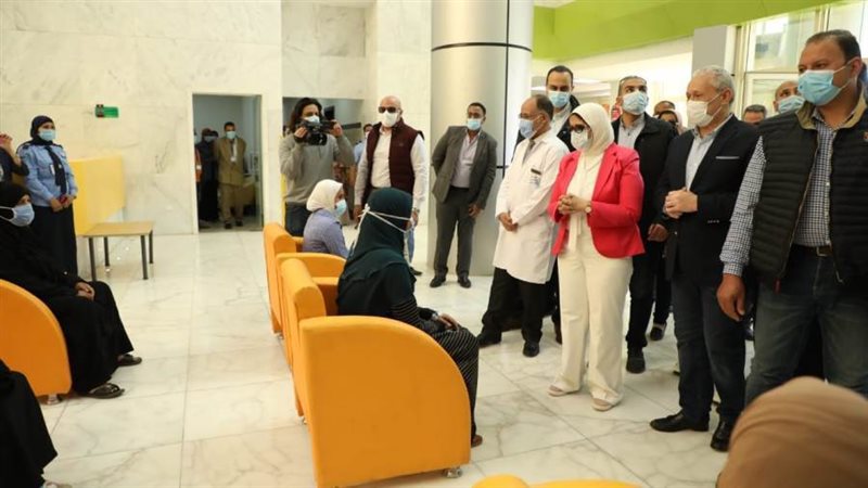 وزيرة الصحة في مستشفى