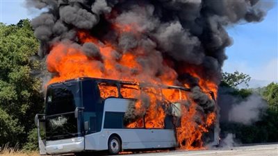 مصرع وإصابة 17 شخصا في حريق حافلة سياحية شمال شرق تايلاند