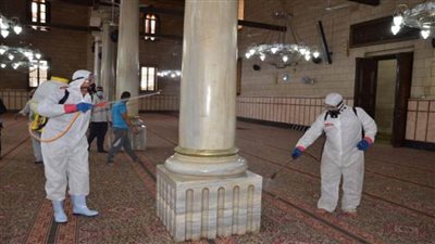 القوات المسلحة تقوم بأعمال التطهير والتعقيم لمساجد كبرى خلال رمضان  