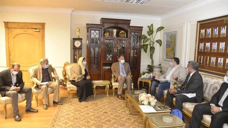 محافظ أسيوط يلتقي