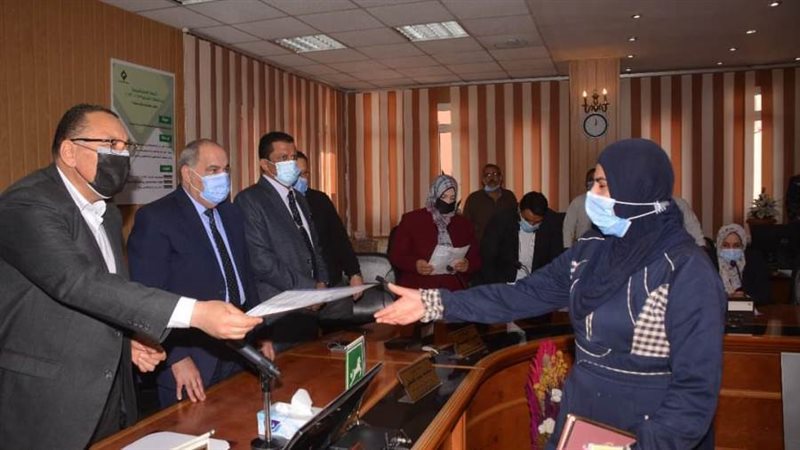 محافظ الشرقية يشهد