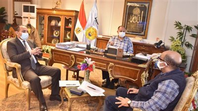 محافظ أسيوط يبحث مع وكيل وزارة الصحة جاهزية المستشفيات لمجابهة كورونا