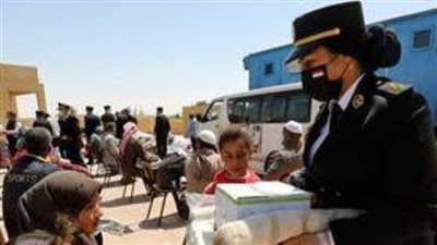 الداخلية توجه قافلة خدمية وإنسانية لعدد من قرى مدينة الواحات البحرية بالجيزة