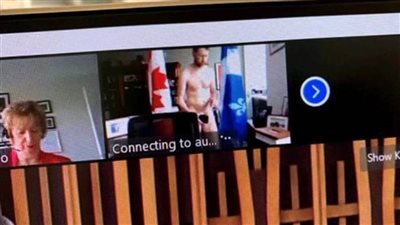 نائب كندي يظهر عاريا خلال اجتماع افتراضي