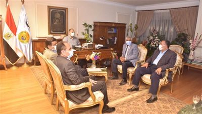 محافظ أسيوط يبحث سبل دعم المشروعات التنموية الجاري تنفيذها