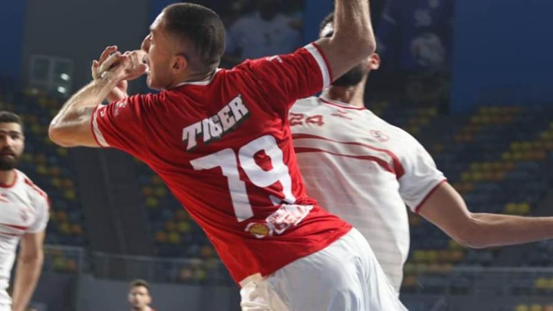 مبارة القمة في اليد