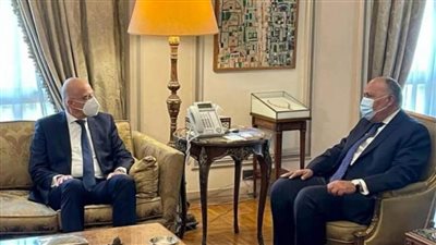 شكرى ونظيره اليوناني يبحثان بالقاهرة العلاقات الثنائية والقضايا الإقليمية