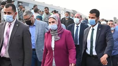 وزيرة التضامن تصل إلى موقع حادث قطار طوخ وتوجه بتقديم الدعم للمصابين