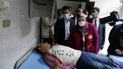 وزيرة التضامن تتفقد حالة مصابي قطار طوخ بمستشفى بنها الجامعي