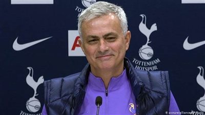 توتنهام يقيل مدربه جوزيه مورينيو ويقترب من ضم ماوريسيو ساري 