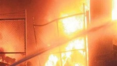 السيطرة على حريق محدود بأحد المخازن بالوراق 