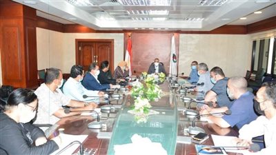 محافظ سوهاج يعقد اجتماعا للوقوف على مستجدات 