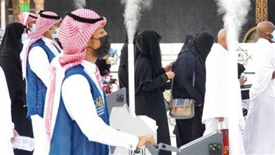 السعودية: 70 فرقة ميدانية لتعقيم المسجد الحرام على مدار 24 ساعة وإغلاق 33 مسجداً مؤقتاً