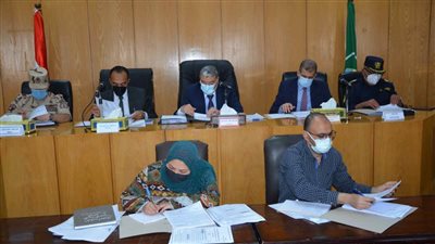 محافظ المنيا يكلف رؤساء المدن بتكثيف حملات المتابعة لمواعيد غلق المحلات