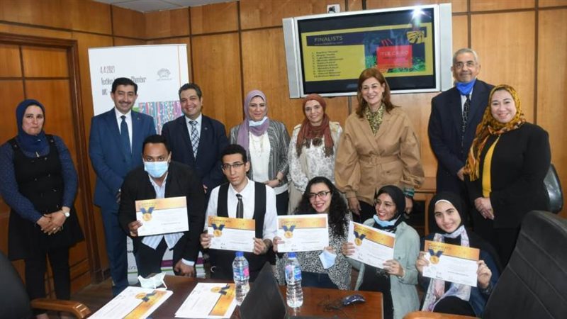 طلاب الفنون التطبيقية