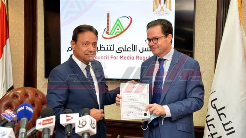 تسليم الشهادات