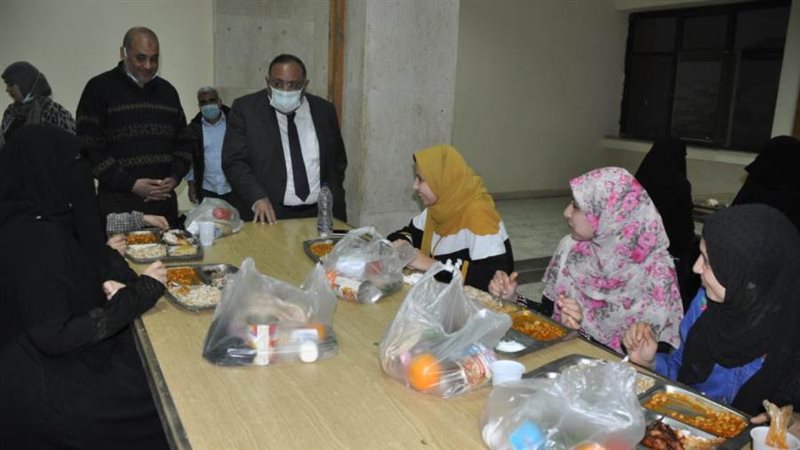 ماجد نجم يتناول الافطار