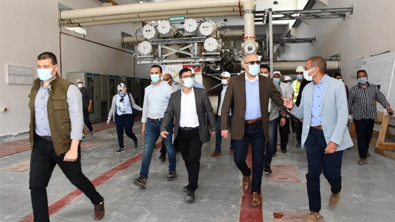 وزير الإسكان خلال