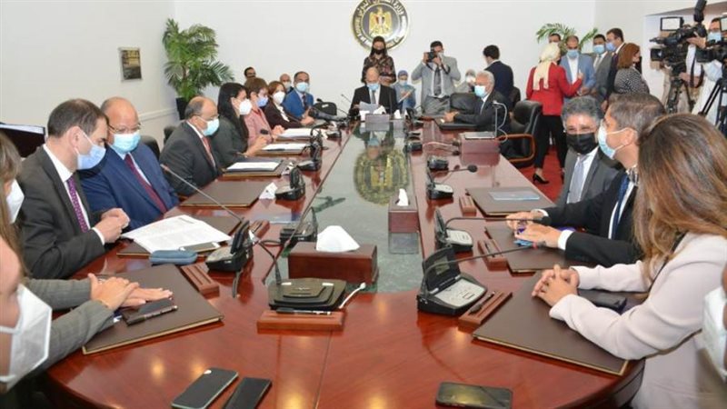 المسؤلين خلال الاجتماع