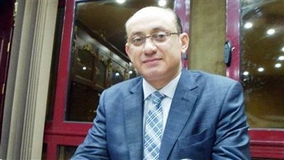 قانوني يطالب الحكومة بتشديد العقوبات على المحال لمخالفة إجرءات مكافحة كورونا