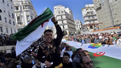 الجزائر.. متظاهرو الحراك يطالبون بالإفراج عن المعتقلين