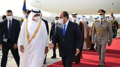  الرئيس السيسي يستقبل الشيخ محمد بن زايد بمطار القاهرة