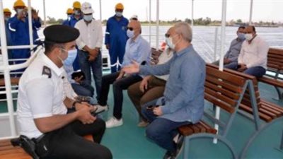 محافظ الأقصر يتفقد إنشاء معديتين نهريتين بشركة القناة للترسانة النيلية بأرمنت