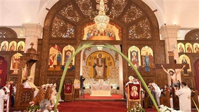 البابا تواضروس يصلي 