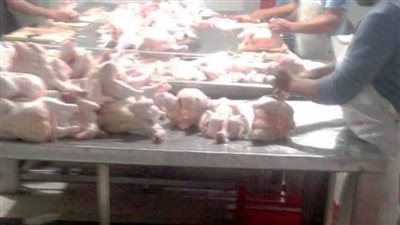 ضبط طن و340 كجم أجزاء دجاج ولحوم مجهولة المصدر بالشرقية