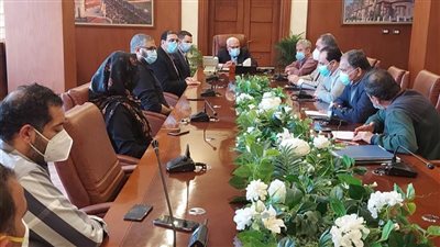 محافظ بورسعيد يتابع سير مستجدات أعمال لجنة تخريد السيارات ببورسعيد