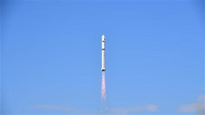 الصين تطلق 9 أقمار صناعية تجارية