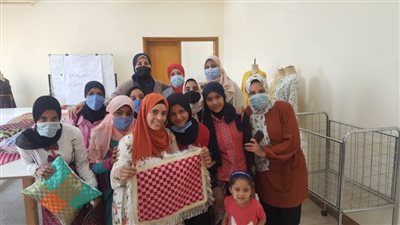 قومي المرأة بالمنيا يختتم الدورة التدريب لأعمال النول والأشغال اليدوية
