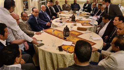 رئيس الغرفة التجارية بالجيزة يقيم مأدبة إفطار لمجلس الأعمال اليمني
