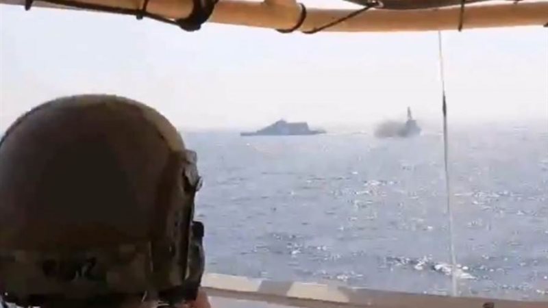 سفينتان أمريكيتان