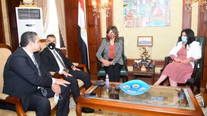 خلال الاجتماع