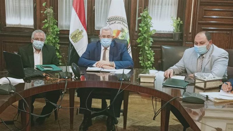 وزير الزراعة خلال