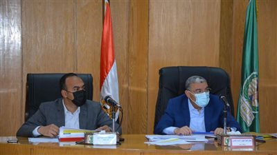 محافظ المنيا يتابع نسب تنفيذ مشروعات حياة كريمة 