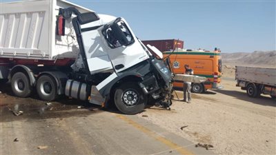 مصرع وإصابة شخصين فى انقلاب سيارة  نقل بالسويس