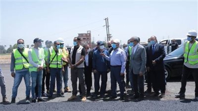 وزير النقل يتفقد عددا من مشروعات الطرق بالدقهلية