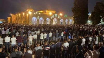 نحو 70 ألف مصل يؤدون العشاء والتراويح في رحاب المسجد الأقصى