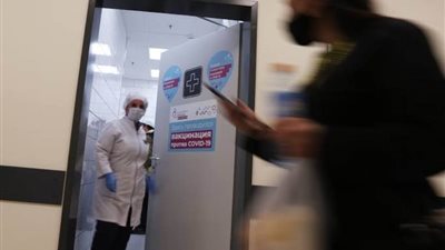 روسيا: أكثر من 350 إصابة بالسلالة البريطانية من كورونا.. وفحوصات للقادمين من الهند