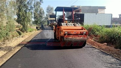 تنفيذاً لتعليمات محافظ كفر الشيخ رصف الطرق بقرى دسوق والرياض