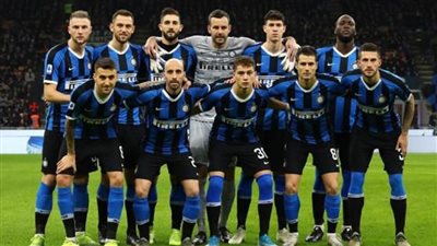 إنتر ميلان يقترب من حصد لقب الدوري الإيطالي بفوزه على كروتوني 2-0