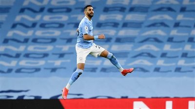 رياض محرز يقاطع مواقع التواصل الاجتماعي